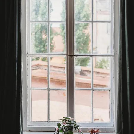 Attractive 2 Bedroom In The Old Town