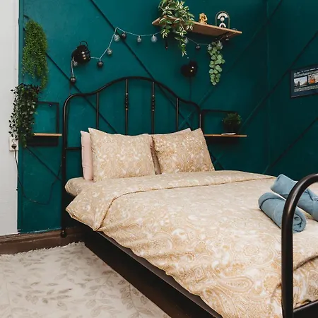 Attractive 2 Bedroom In The Old Town
